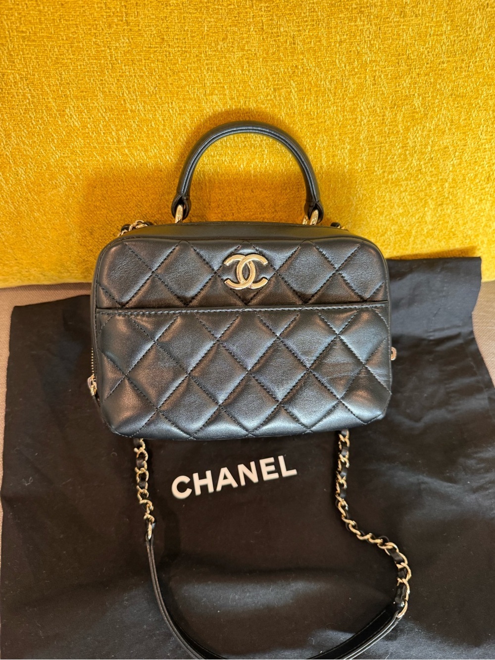 💯% Authentic CHANEL Lambskin Quilted Small Trendy CC Bowling Bag in Black. - Picture 4 of 8
